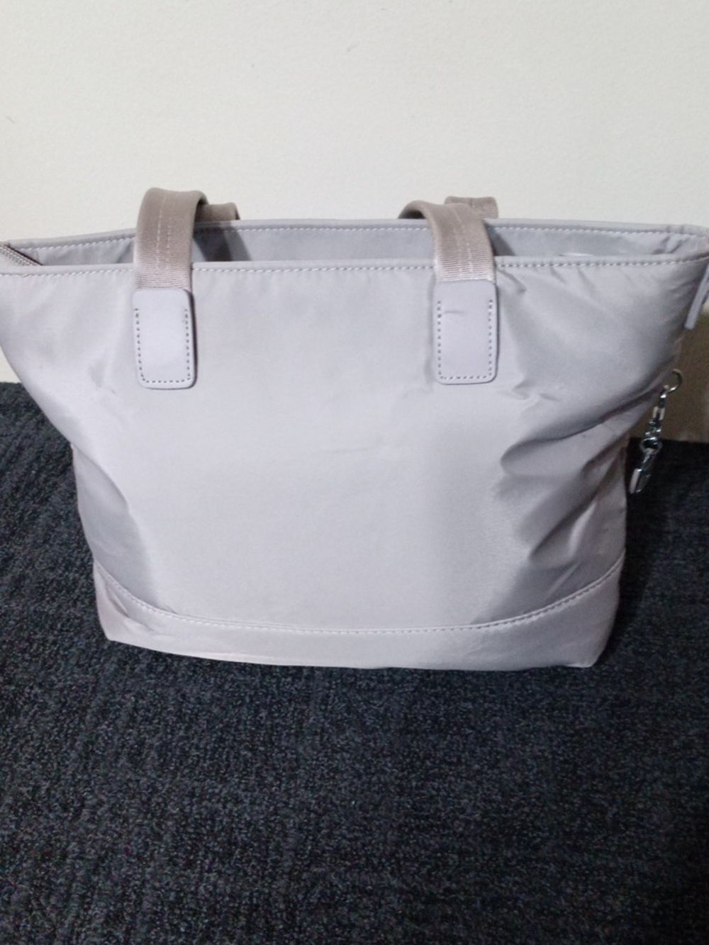 Light Gray Women's Tote with Front Zip Pocket - Hedgren - Picture 5 of 7